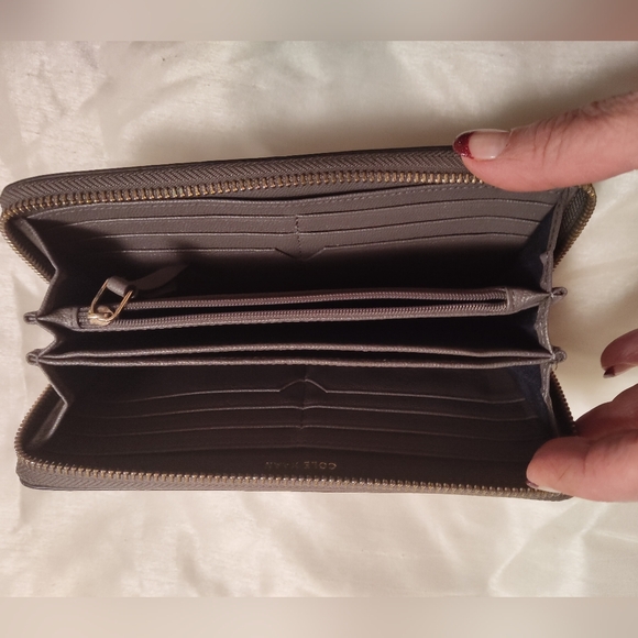 Cole Haan big size wallet - Picture 3 of 12